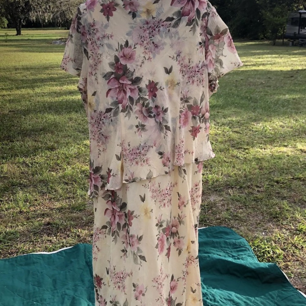 Ultra Dress New York 22wide Flowered Peach Color